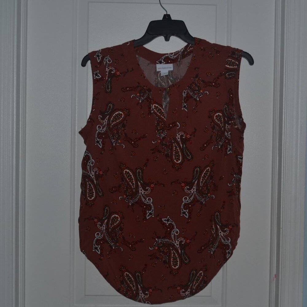 Pre owned Liz Claiborne Paisley sleeveless top. Size L, color reddish brown.